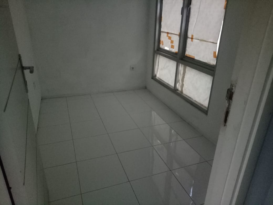 Ifj. Rumah di Cluster Roseville Blok J No. 8